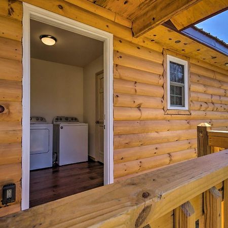 Bears Den Cabin With Porch About 5 Mi To Bryson City! Bagian luar foto