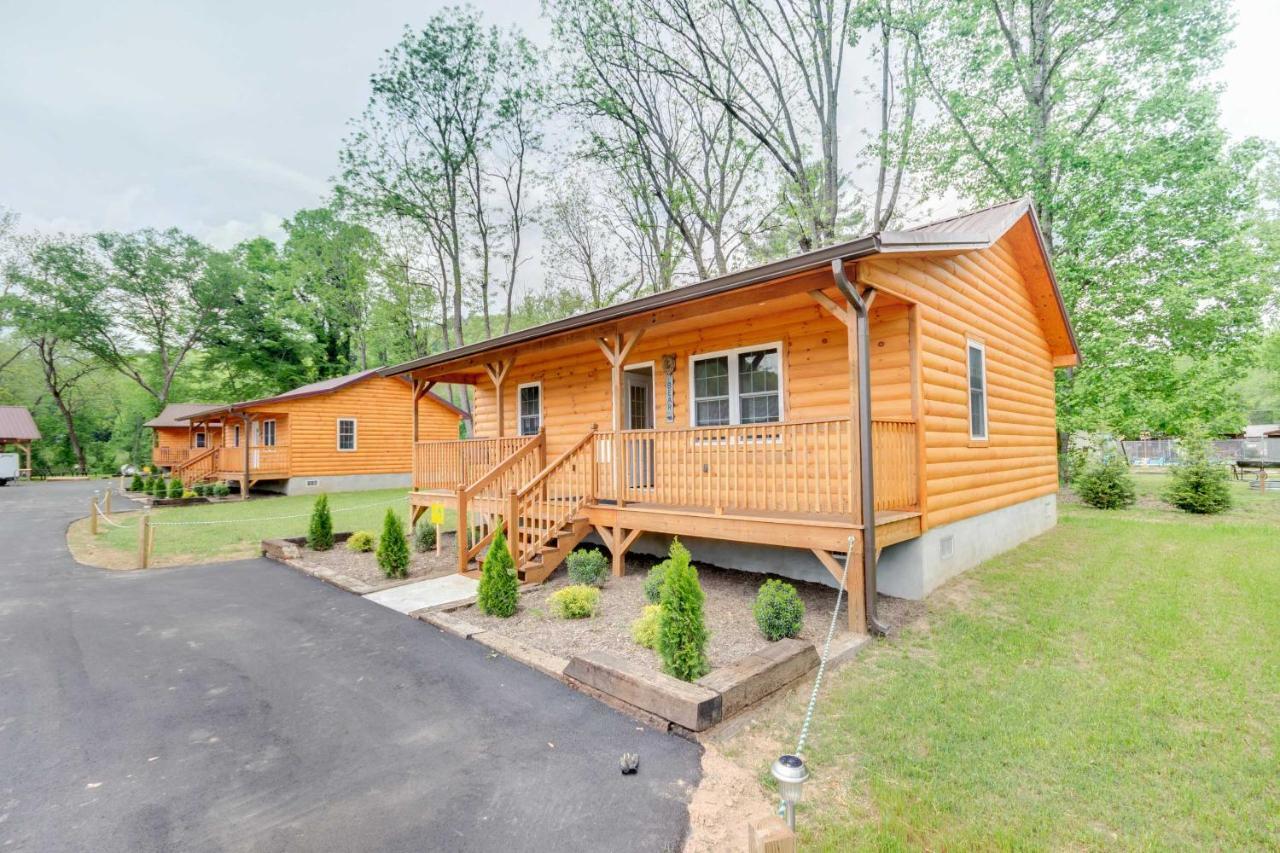 Bears Den Cabin With Porch About 5 Mi To Bryson City! Bagian luar foto