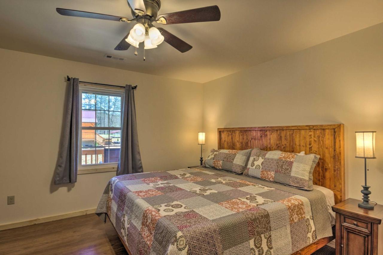 Bears Den Cabin With Porch About 5 Mi To Bryson City! Bagian luar foto