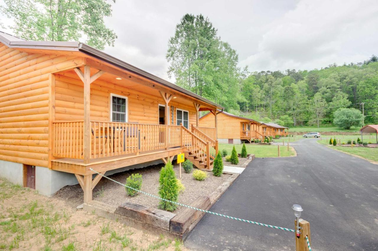 Bears Den Cabin With Porch About 5 Mi To Bryson City! Bagian luar foto