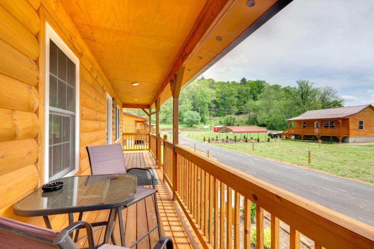 Bears Den Cabin With Porch About 5 Mi To Bryson City! Bagian luar foto