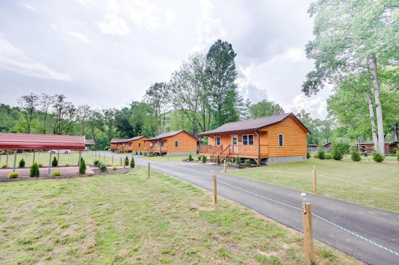 Bears Den Cabin With Porch About 5 Mi To Bryson City! Bagian luar foto