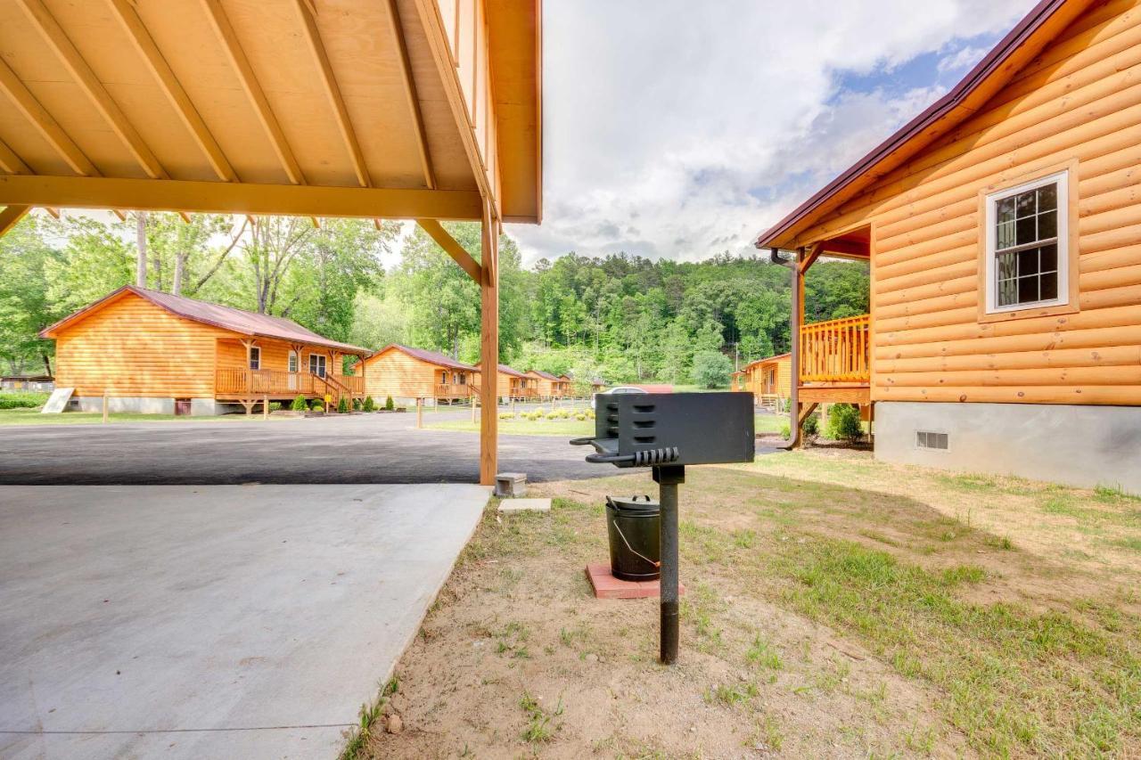 Bears Den Cabin With Porch About 5 Mi To Bryson City! Bagian luar foto